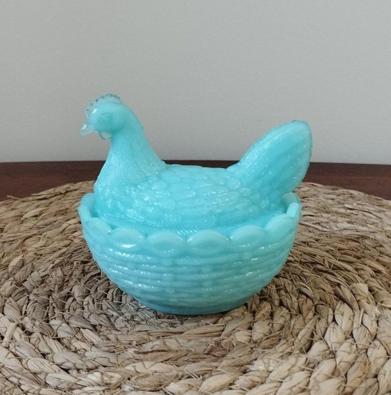 Image 1 of Poule En Opaline De Couleur, Boite, Bonbonnière, Plat, Ancien De La Cristallerie De Portieux