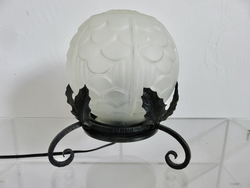 Lampe Art Déco En Verre Dépoli Et Fer Forgé Dans Le Style D'Edgar Brandt, Années 30 40