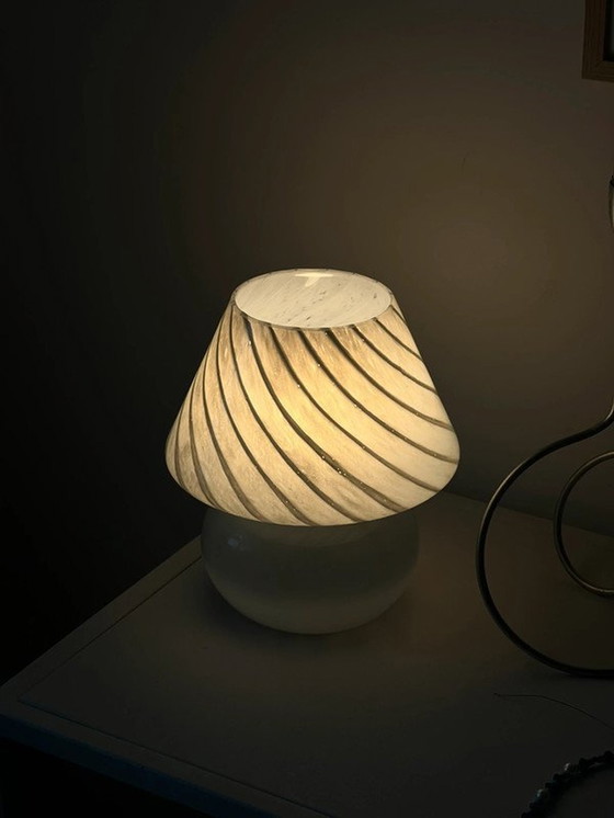 Image 1 of Lampe de table vintage en verre à champignon