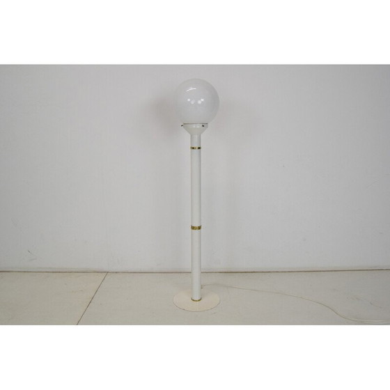 Image 1 of Lampadaire vintage en verre de lait, métal et laiton, Tchécoslovaquie, années 1970