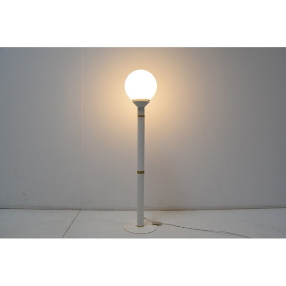 Image 1 of Lampadaire vintage en verre de lait, métal et laiton, Tchécoslovaquie, années 1970