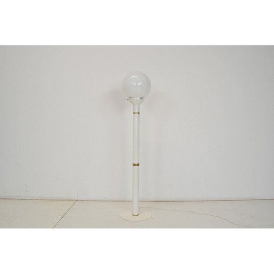 Image 1 of Lampadaire vintage en verre de lait, métal et laiton, Tchécoslovaquie, années 1970