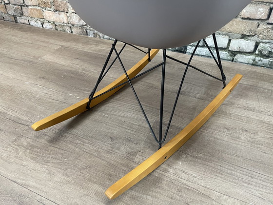 Image 1 of Vitra Rar