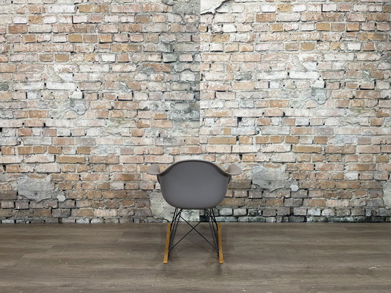 Image 1 of Vitra Rar