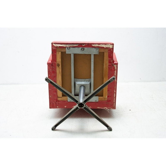 Image 1 of Paire de fauteuils pivotants rouges tchécoslovaques du milieu du siècle, 1970