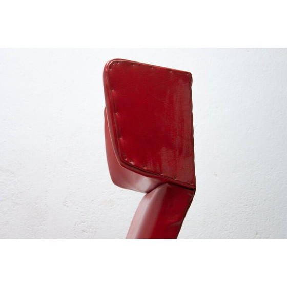 Image 1 of Paire de fauteuils pivotants rouges tchécoslovaques du milieu du siècle, 1970