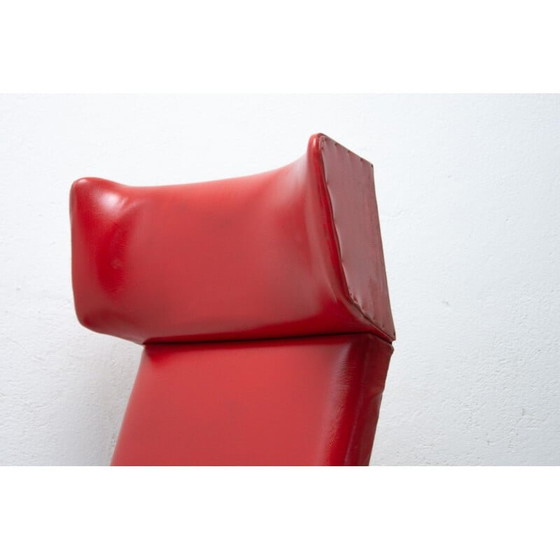Image 1 of Paire de fauteuils pivotants rouges tchécoslovaques du milieu du siècle, 1970