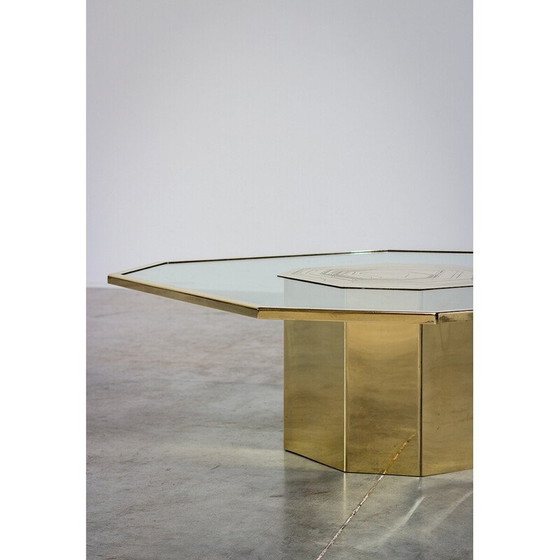 Image 1 of Table basse vintage en laiton gravé et verre fumé par Nadie Jonckers, 1980