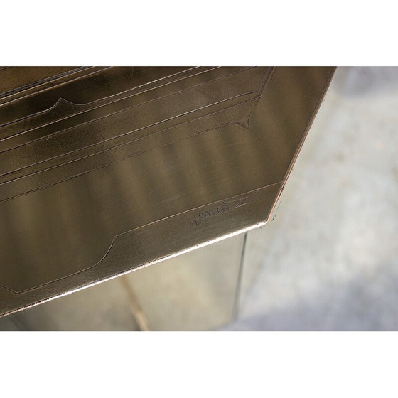 Image 1 of Table basse vintage en laiton gravé et verre fumé par Nadie Jonckers, 1980