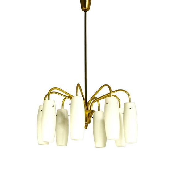 Image 1 of Lustre vintage à 8 lumières en laiton et verre opalin, Autriche 1960