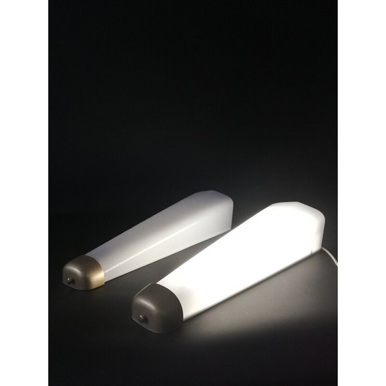 Image 1 of Paire d'appliques italiennes du milieu du siècle en verre acrylique et laiton, années 1960.