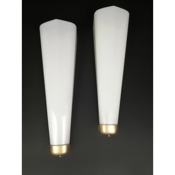 Image 1 of Paire d'appliques italiennes du milieu du siècle en verre acrylique et laiton, années 1960.