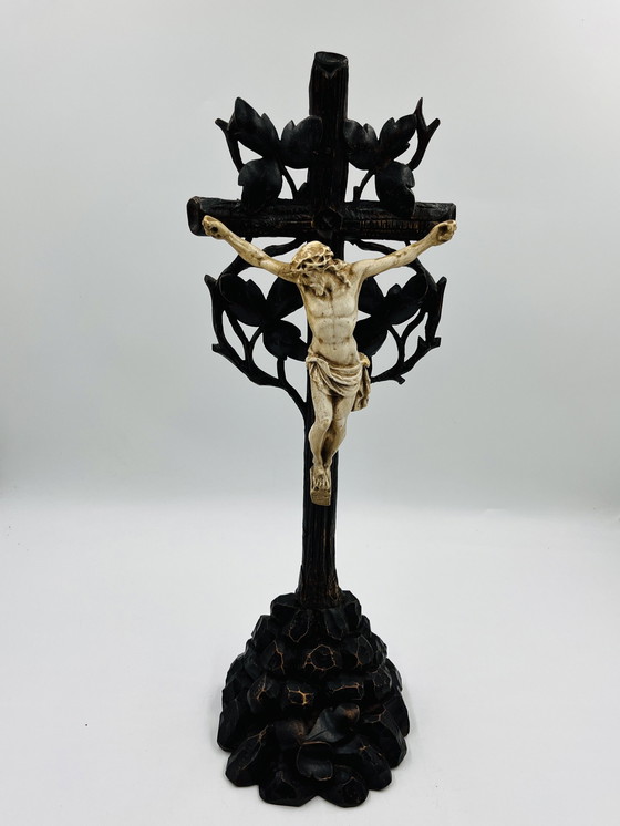 Image 1 of Crucifix Sur Pied En Bois 