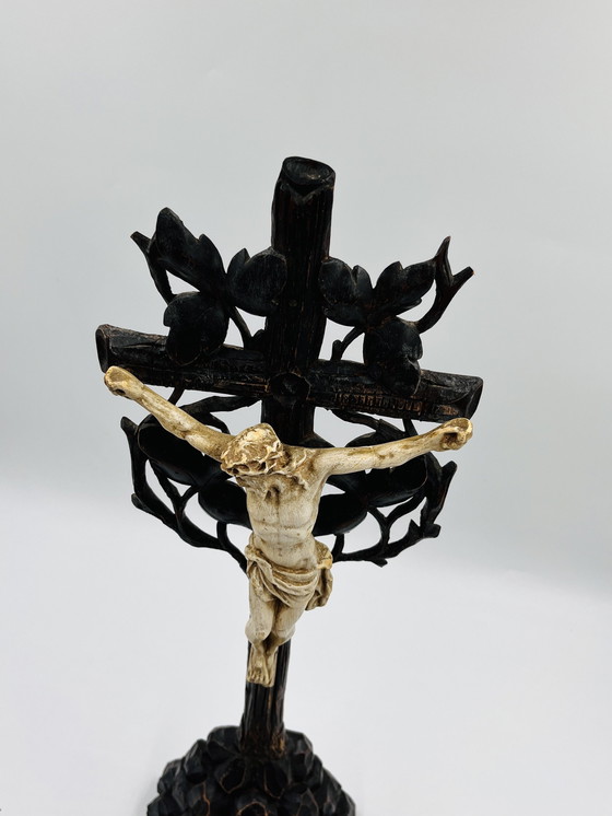 Image 1 of Crucifix Sur Pied En Bois 