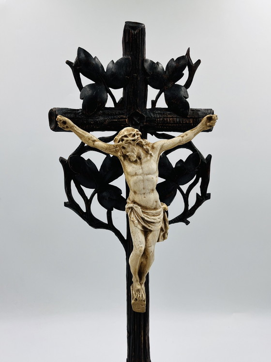 Image 1 of Crucifix Sur Pied En Bois 