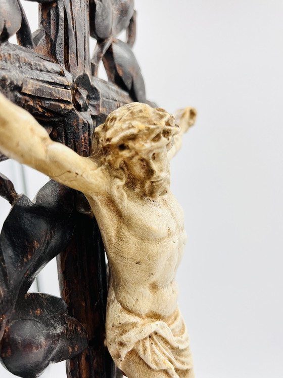 Image 1 of Crucifix Sur Pied En Bois 