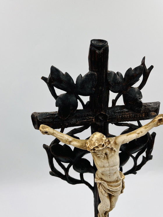 Image 1 of Crucifix Sur Pied En Bois 