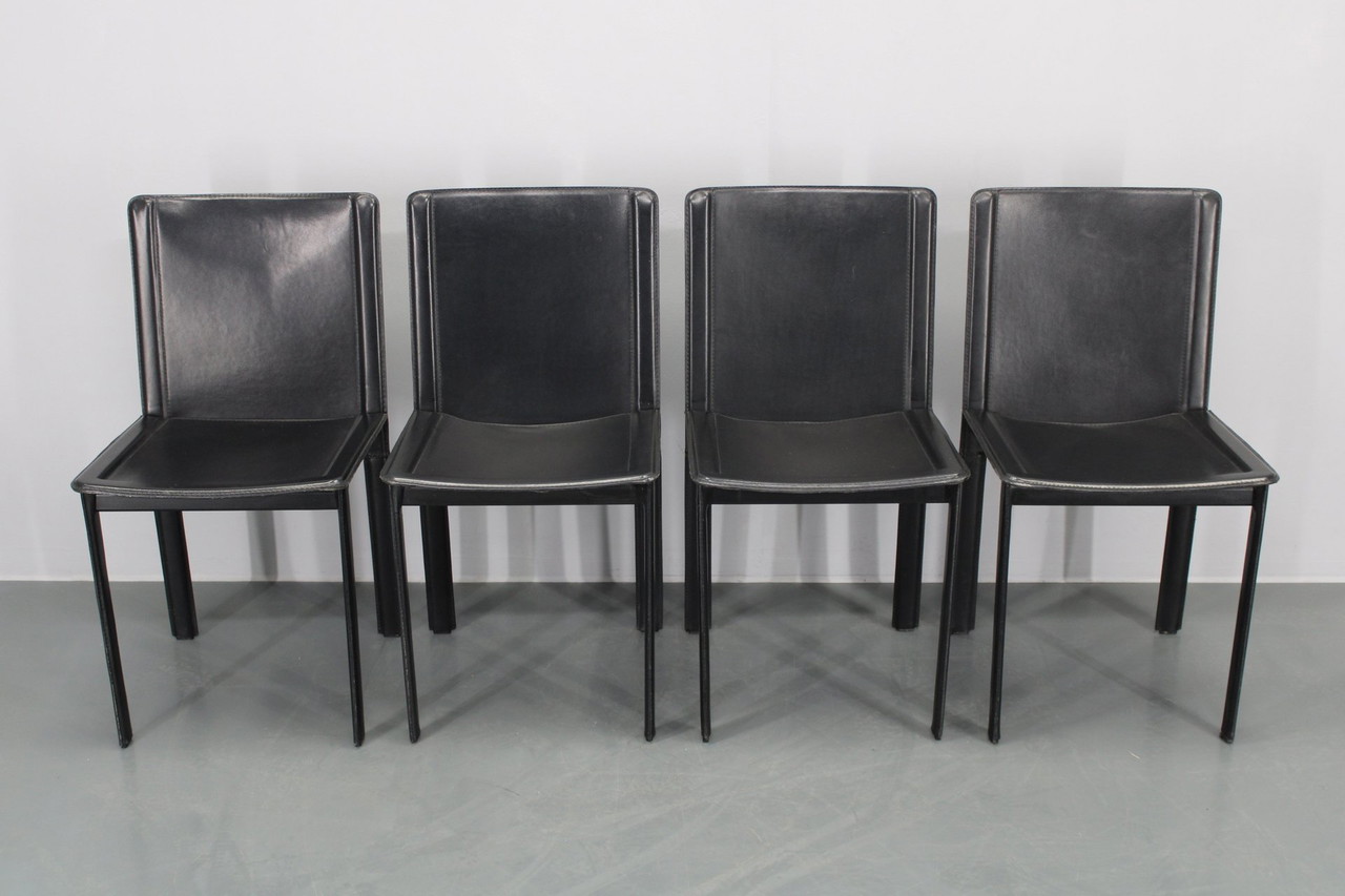 1980S Ensemble de quatre chaises de salle à manger en cuir
