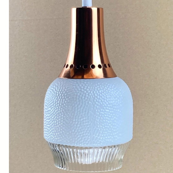 Image 1 of Lampe suspendue en cuivre et opaline moulée de l'ère spatiale, 1960S