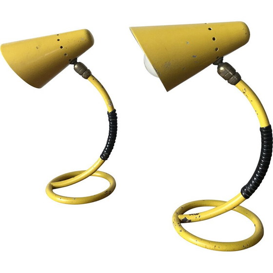 Image 1 of Paire de lampes de chevet vintage en métal laqué jaune et laiton, 1950