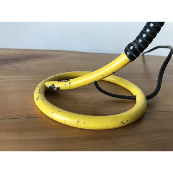 Image 1 of Paire de lampes de chevet vintage en métal laqué jaune et laiton, 1950