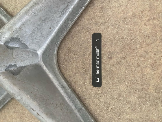 Image 1 of Table d'appoint "Contract" Charles & Ray Eames pour Herman Miller