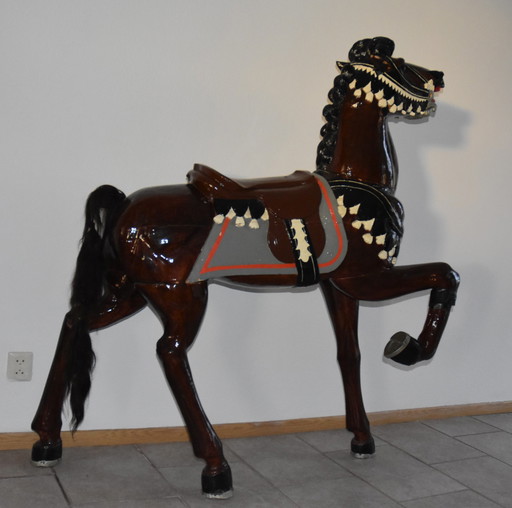 Cheval de carrousel en bois