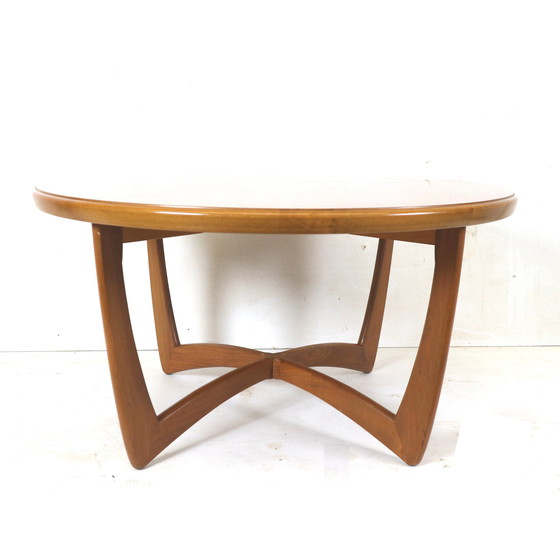 Image 1 of Table basse ronde vintage avec belle base fabriquée dans les années 1960