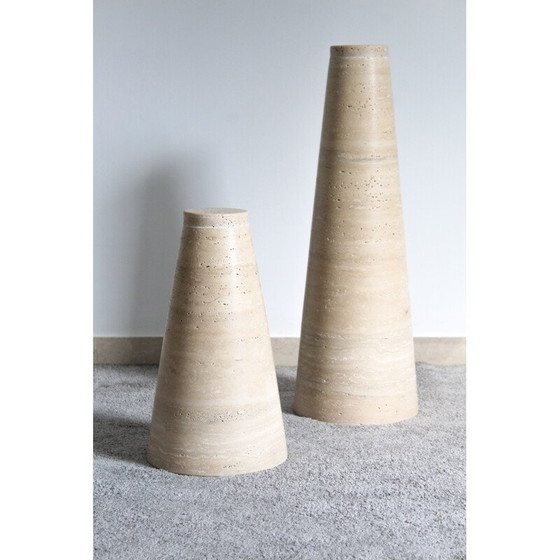 Image 1 of Paire de tables d'appoint vintage en travertin italien Style Angelo Mangiarotti, 1970