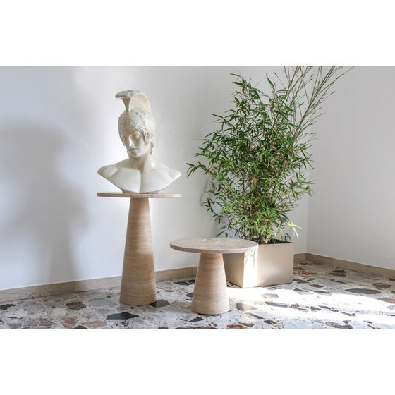 Image 1 of Paire de tables d'appoint vintage en travertin italien Style Angelo Mangiarotti, 1970