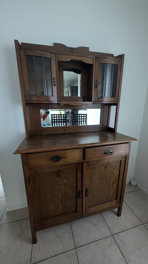Buffet vintage avec miroir et armoires en verre