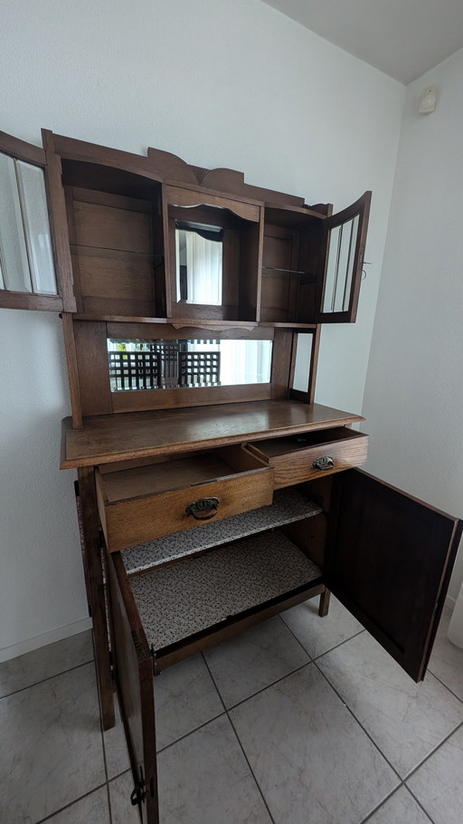 Buffet vintage avec miroir et armoires en verre