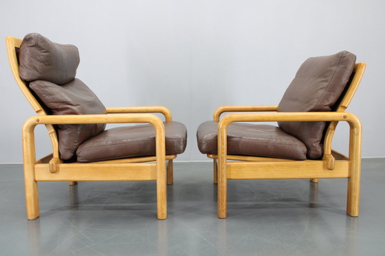 Image 1 of 1970 L. Olsen & Søn Paire de fauteuils en chêne et cuir, Danemark