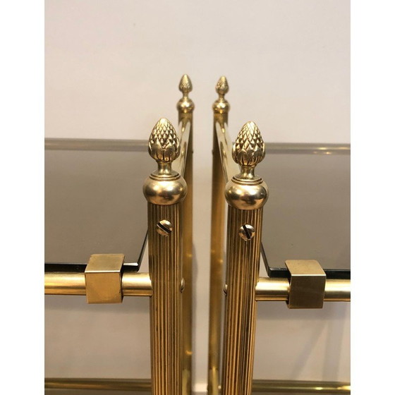 Image 1 of Paire de bouts de canapé vintage en laiton et verre fumé, 1940