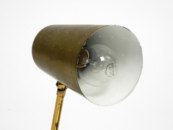 Image 1 of Magnifique, rare, grande lampe de table en laiton moderne du Mid Century avec interrupteur dans la base