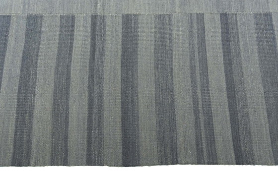 Image 1 of Designer Kelim Fars tissé à la main - 372 X 271 cm - Design moderne dans les tons bleus et gris