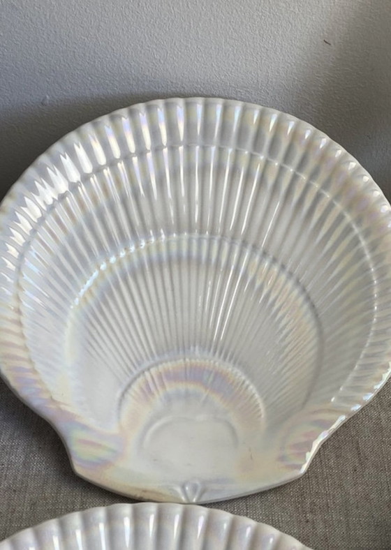 Image 1 of Assiettes En Forme De Coquillage Iridescentes