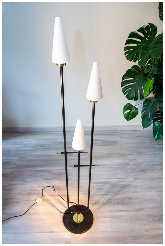 Image 1 of Lampadaire 3 Feux, Laiton Et Opaline, Édition Arlus 1950