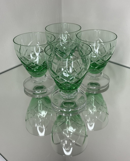 Magnifiques verres en cristal vert