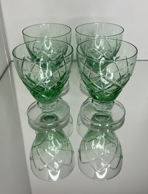 Magnifiques verres en cristal vert