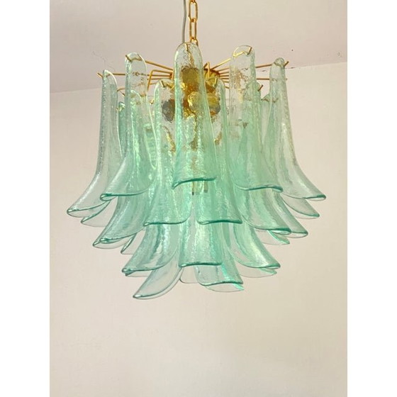 Image 1 of Lustre contemporain en verre de Murano "Sella" de couleur verte avec cadre en métal doré 24K dans le style Mazzega