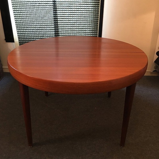 Image 1 of Table ronde à rallonge scandinave en teck - années 1950