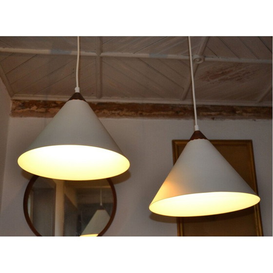 Image 1 of Paire de lampes suspendues vintage en aluminium laqué blanc par Uno et Östen Kristiansson pour Luxus, 1965