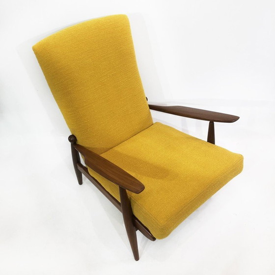 Image 1 of Fauteuil vintage en bois de noyer et tissu jaune, Angleterre 1960