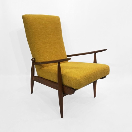 Image 1 of Fauteuil vintage en bois de noyer et tissu jaune, Angleterre 1960