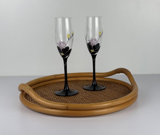 Plateau rond vintage en rotin tressé avec poignée en bambou et fond en bois