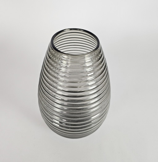 Verrerie Leerdam - A.D. Copier - Vase strié - En forme de goutte - Verre fumé - 1953