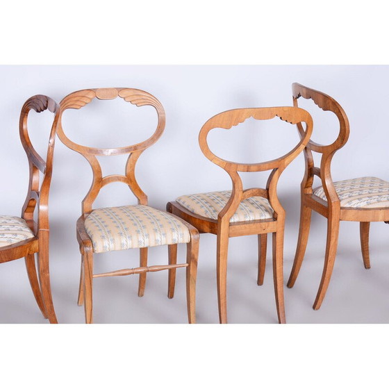 Image 1 of Ensemble de 4 chaises vintage en chêne et noyer, Autriche 1820
