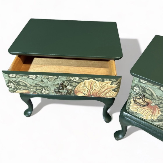 Image 1 of 2x Tables de nuit vintage en Pimpernel par William Morris