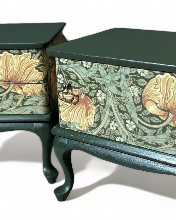 Image 1 of 2x Tables de nuit vintage en Pimpernel par William Morris